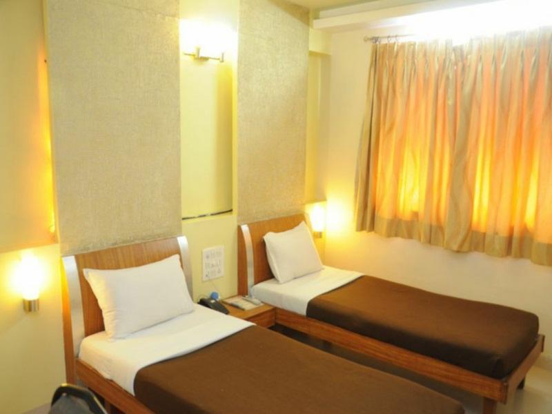 Parth Residency Hotel Ahmadábád Kültér fotó