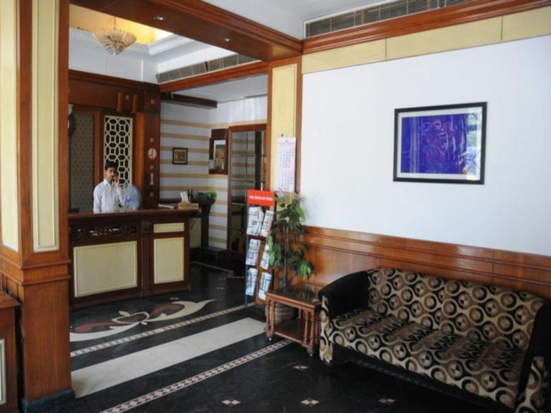 Parth Residency Hotel Ahmadábád Kültér fotó