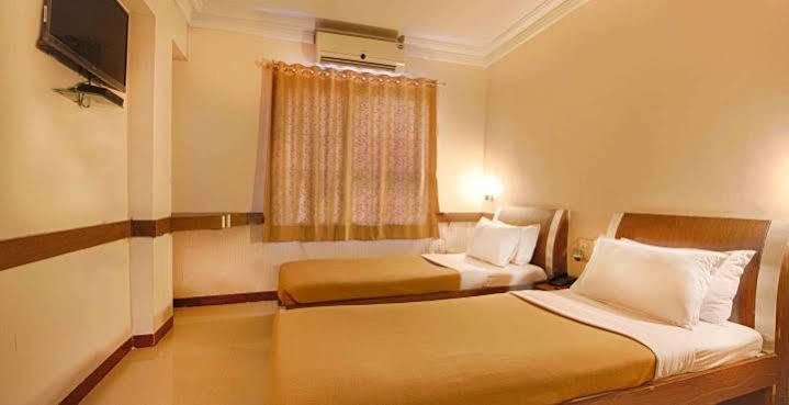 Parth Residency Hotel Ahmadábád Kültér fotó