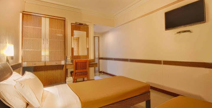 Parth Residency Hotel Ahmadábád Kültér fotó