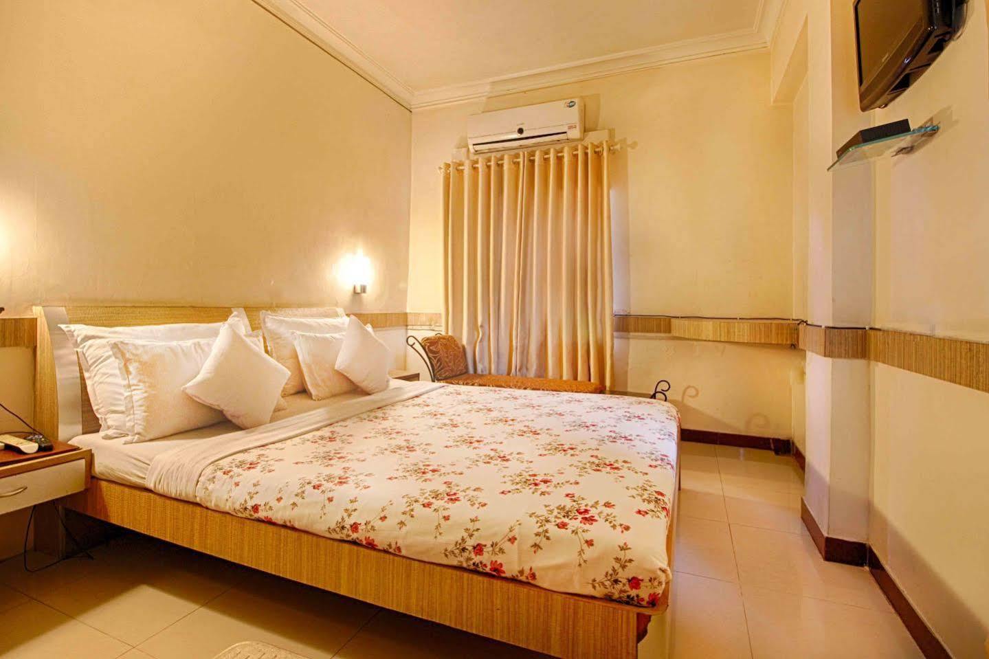 Parth Residency Hotel Ahmadábád Kültér fotó