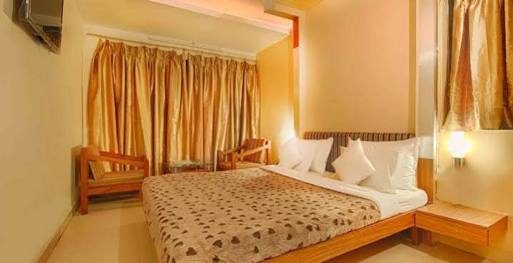 Parth Residency Hotel Ahmadábád Kültér fotó