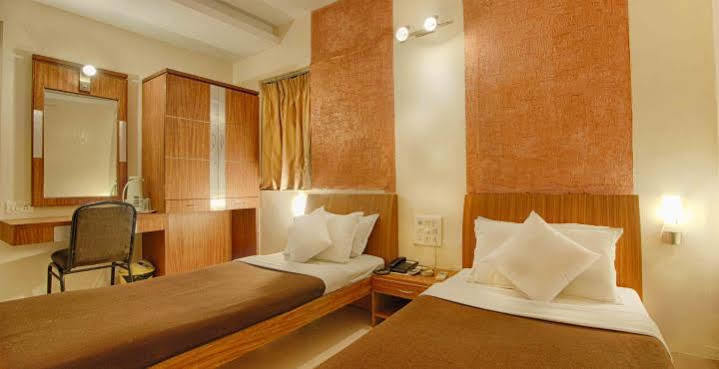 Parth Residency Hotel Ahmadábád Kültér fotó