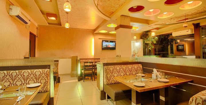 Parth Residency Hotel Ahmadábád Kültér fotó